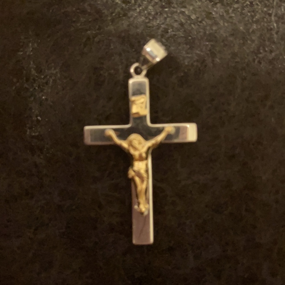 ❌SOLD❌Sterling silver with 14k gold crucifix